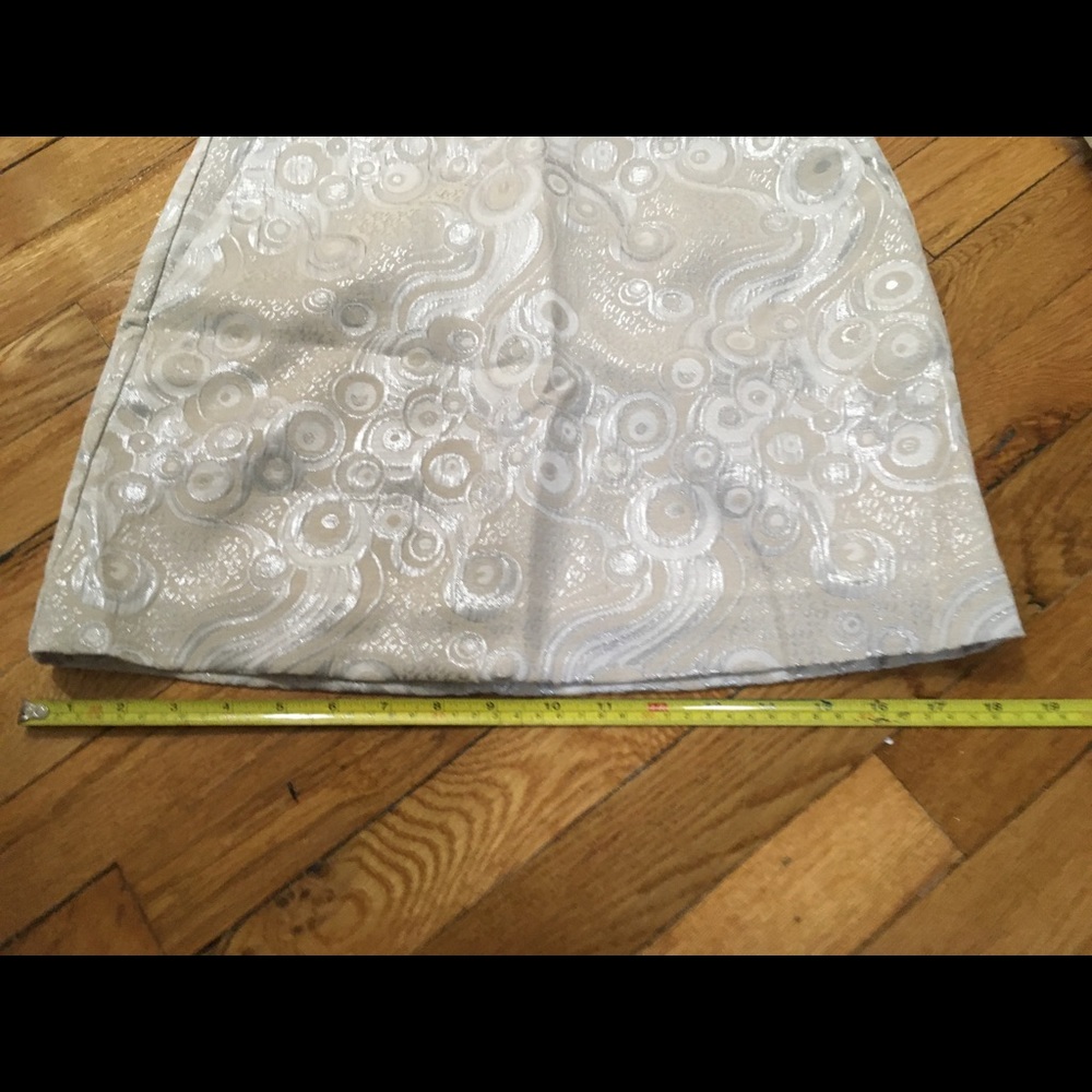 Beautiful silver/white mini skirt Banana Republic - Picture 6 of 7